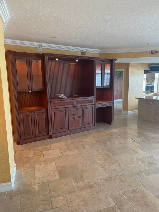 Building Photo - 5605 College Rd