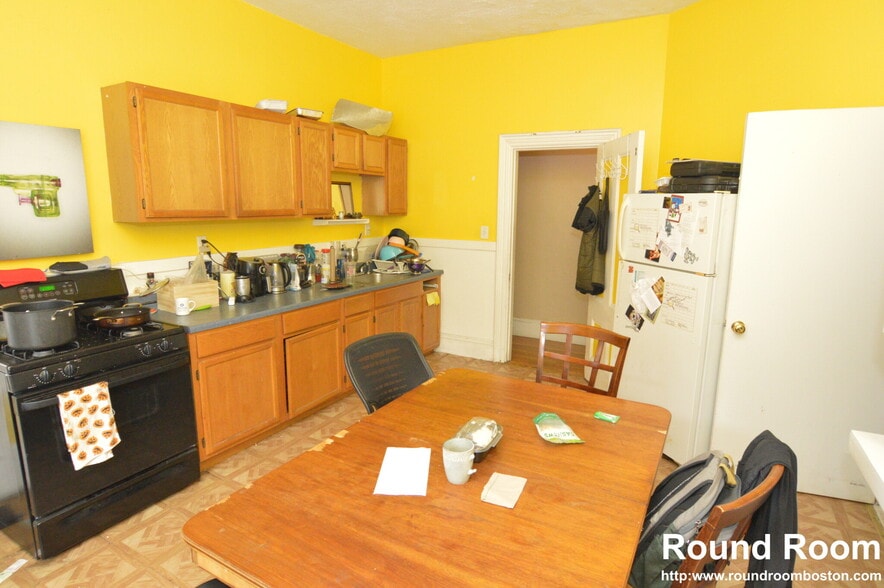Primary Photo - 32 Linden St