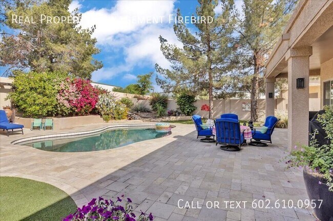 Building Photo - 4921 S Vista Pl