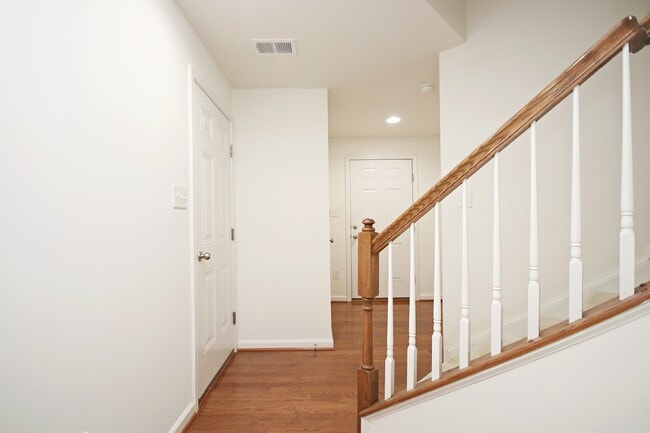 Building Photo - Pet-Friendly Pavilions at Pantops Townhome