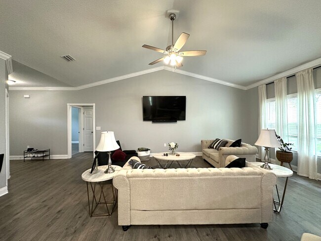 Building Photo - Beautiful north Crestview 4/Bed/2Bath Home