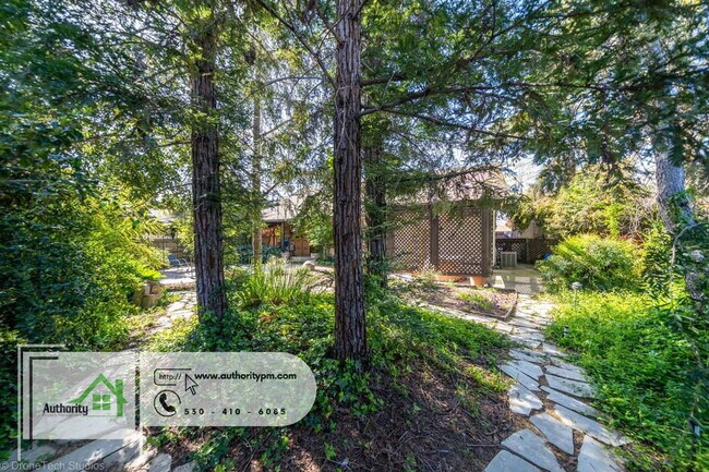 Building Photo - 2832 Howard Dr