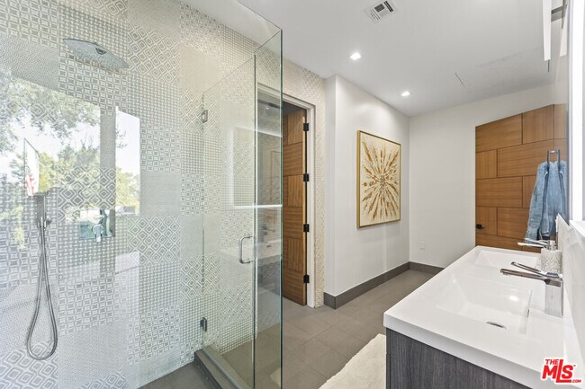 Building Photo - 3712 Broadlawn Dr