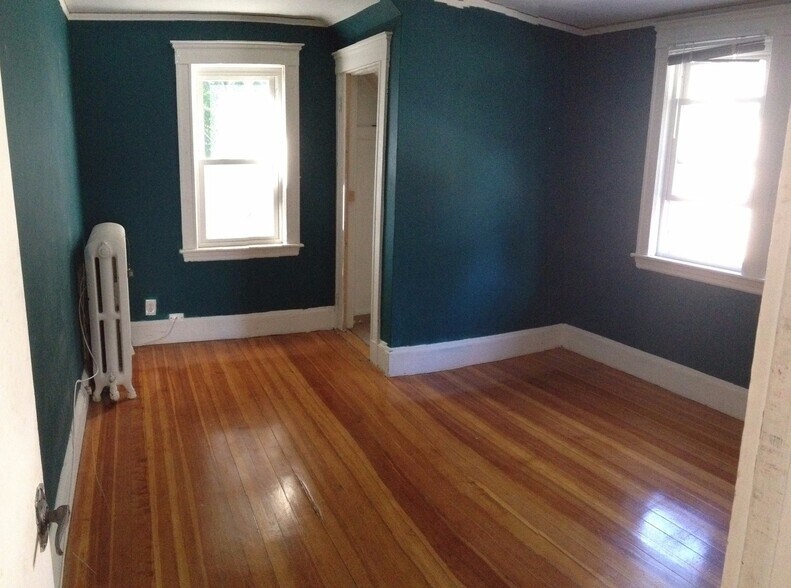 Building Photo - 70 Larch St