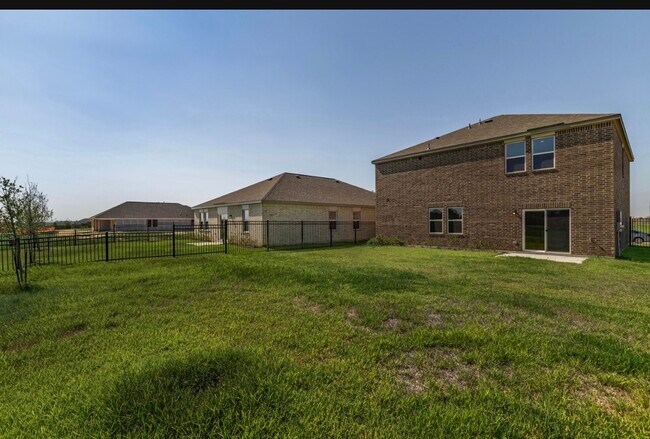 Building Photo - 27235 Blue Pool Dr