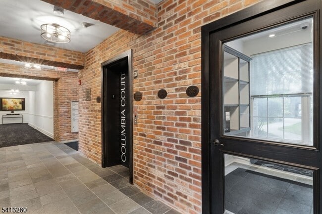 Building Photo - 50 Maple Ave