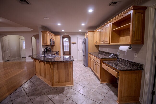 Building Photo - 202 Dawn Dr