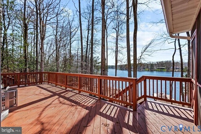 Building Photo - 686 Lake Caroline Dr