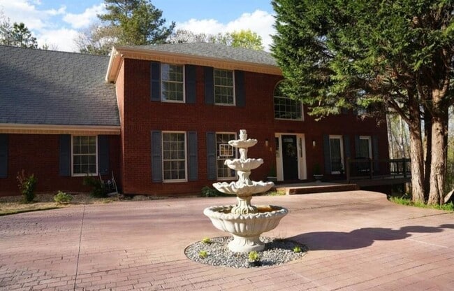 Building Photo - 5041 Blackberry Ln