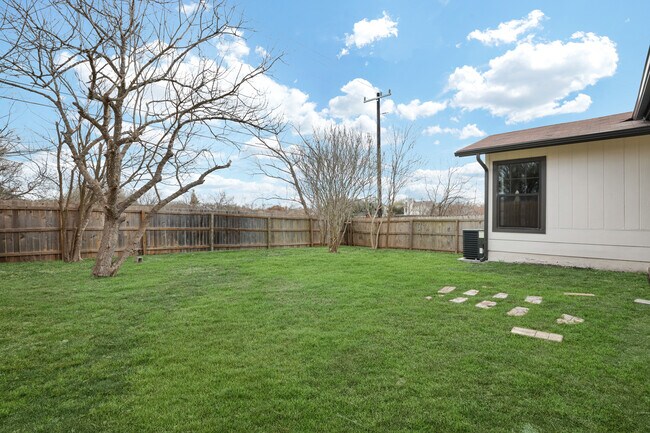 Building Photo - 7106 Grassy Trl