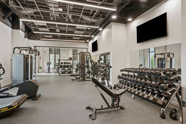 Building Photo - 666 N May St