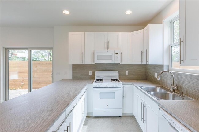 Building Photo - 1907 E 17th St