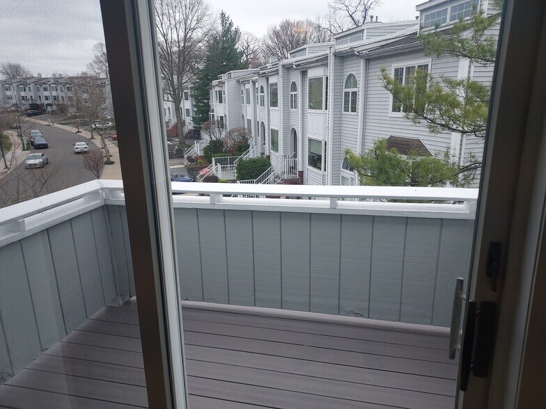 Building Photo - 239-70B Oak Park Dr