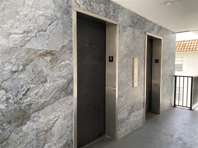 Building Photo - 12590 NE 16th Ave