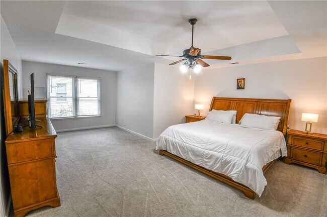 Building Photo - 1865 Oak Tree Hollow