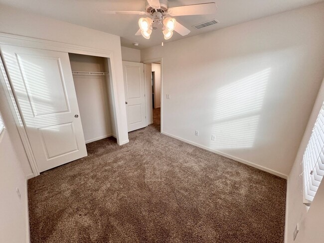 Building Photo - $2,300 Alluvial & Fowler, 3 Beds - Chennau...