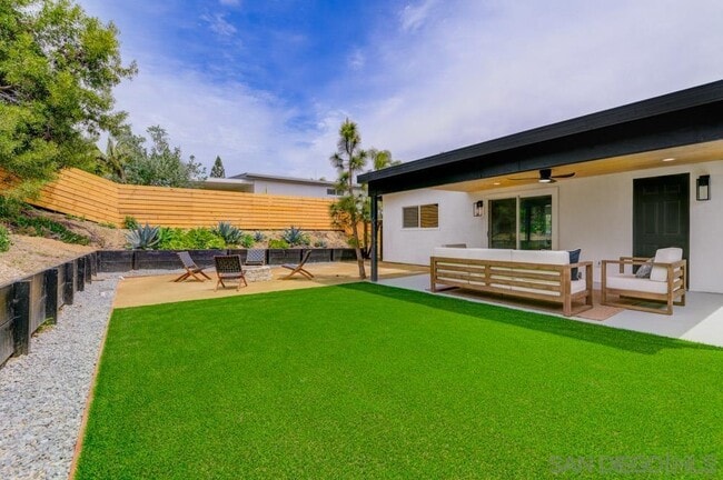 Building Photo - 210 Rosebay Dr