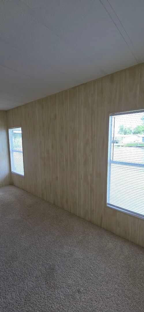 Building Photo - 2 bed 2 baths with carport