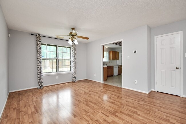 Building Photo - 2707 Blue Mist Dr