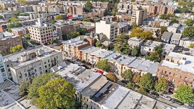 Building Photo - 262 E 23rd St