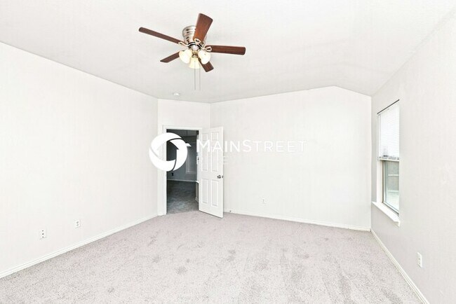 Building Photo - 4 Bedroom Pet-Friendly Home in Dallas, TX with Main Street Renewal