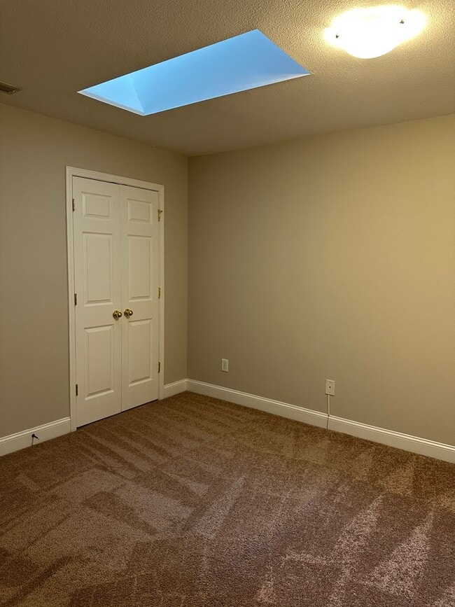 Building Photo - Nice 3 bedroom, 2.5 bath townhouse at Silv...