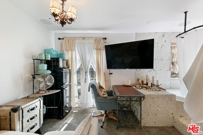 Building Photo - 2851 Seabreeze Dr