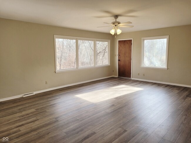 Building Photo - 1130 Tuck a Way Ridge Dr