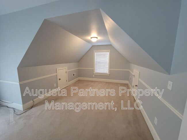 Building Photo - 325 Bellhaven Dr