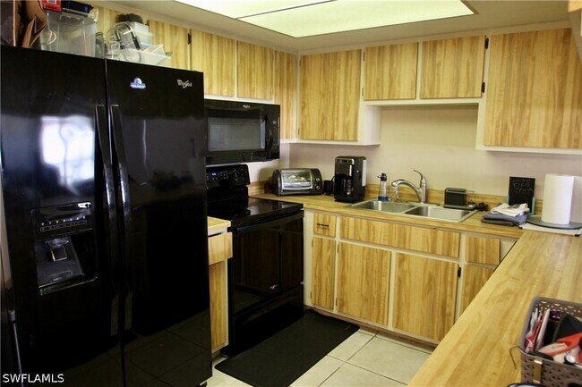 Building Photo - 3808 SE 11th Ave