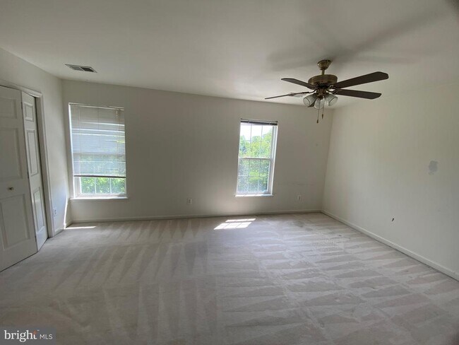 Building Photo - 2560 Belcroft Pl