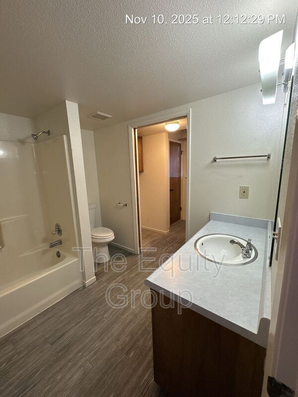 Building Photo - 701 E Noble Ave