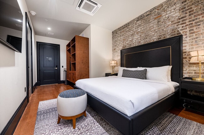 Building Photo - 1011 Canal St