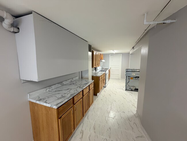 Building Photo - 3914 W Diversey Ave