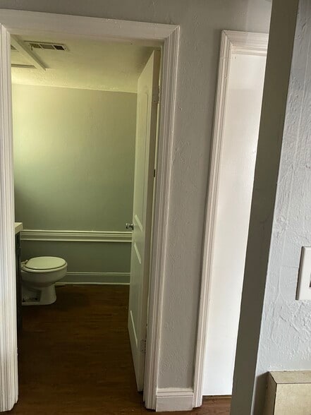 Building Photo - 1858 Nekoma Ct