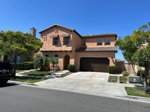 Building Photo - Excellent Extended Family home!