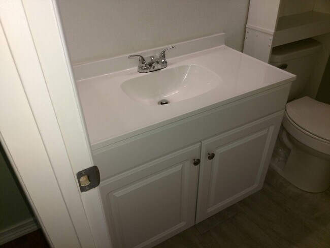 Building Photo - Henderson 4 Bedroom