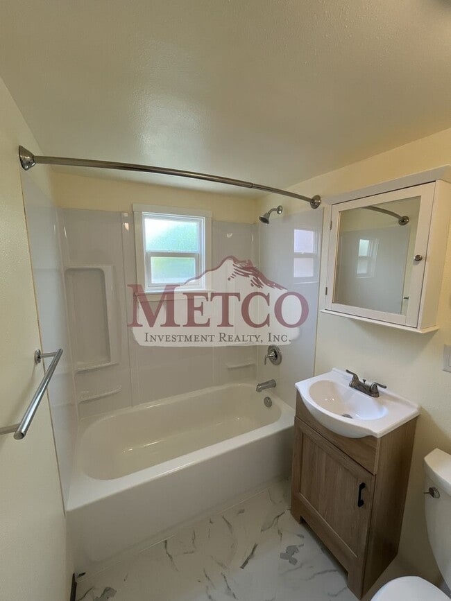 Building Photo - Nice 3 bedroom, 1 bath home in Springfield