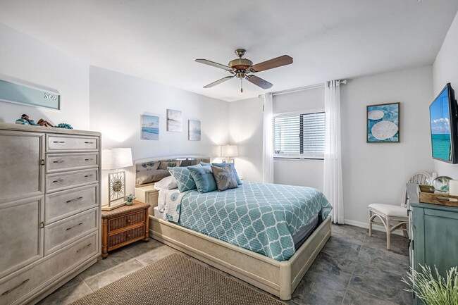 Building Photo - Furnished 4BR Waterfront Pool Home in Cape...