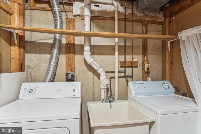 Building Photo - 13725 Avonshire Dr