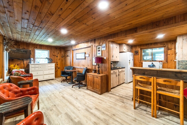 Building Photo - 558 N Roast Meat Hill Rd