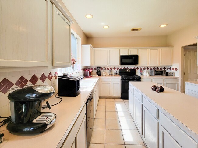 Building Photo - 8002 Weeping Willow Pl