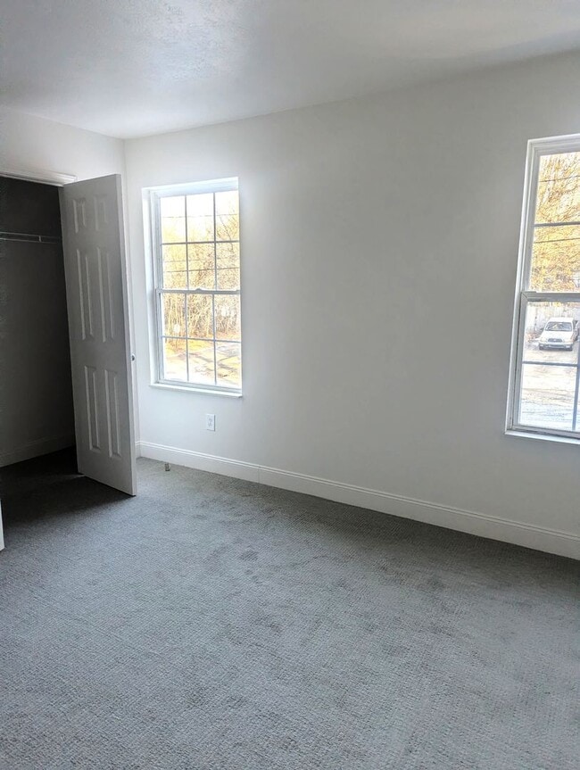 Building Photo - 247 Reed Ave