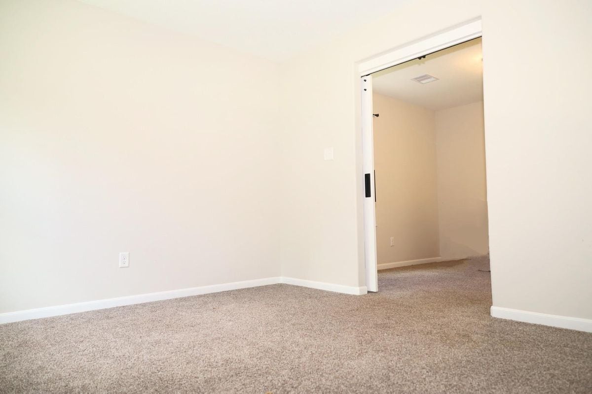 Building Photo - 131 Feldspar Ln