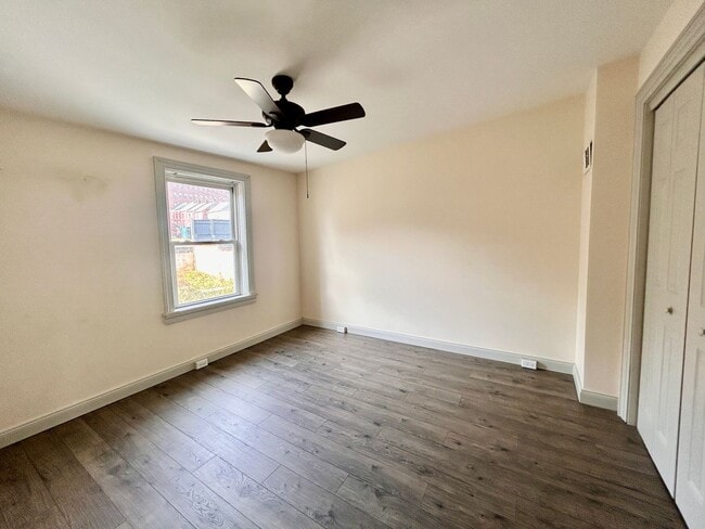 Building Photo - Charming 3 Bedroom Lancaster Home with Yard and Laundry Hookups!