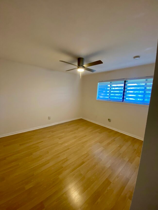 Building Photo - 710 N Village Dr