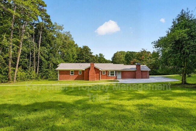 Building Photo - 5108 Lakeshore Ct