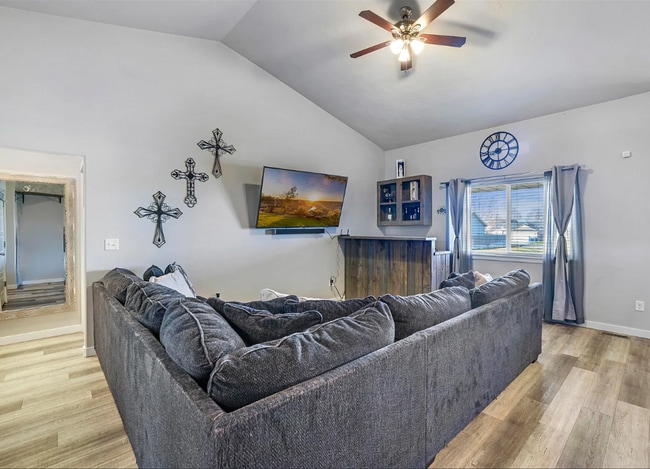 Building Photo - 3 bedroom, 2 bathroom House In Jerome, ID