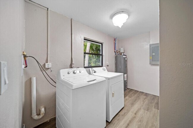 Building Photo - 21224 Quesada Ave