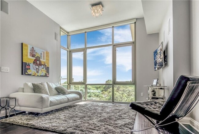 Building Photo - 905 Juniper St NE